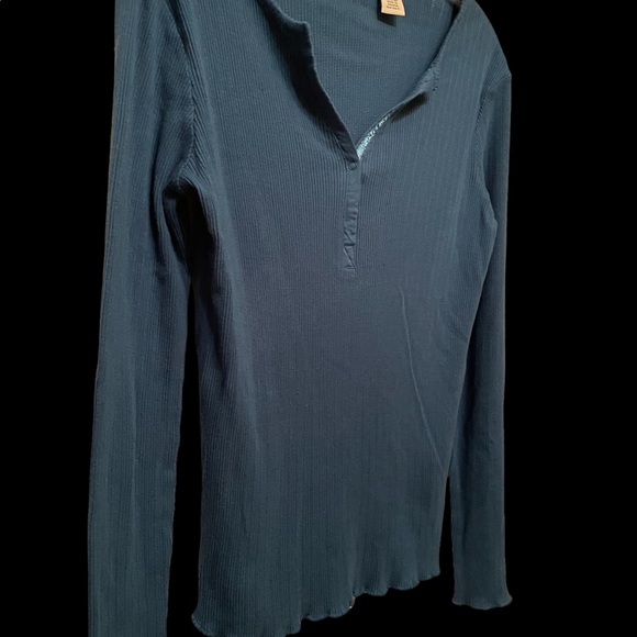 St. John’s Bay Long Sleeve Size Small - Picture 5 of 9